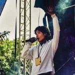 Giovani indigeni in Ecuador usano rap per difendere l’Amazzonia: la musica come protesta.