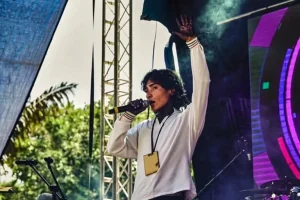 Giovani indigeni in Ecuador usano rap per difendere l’Amazzonia: la musica come protesta.