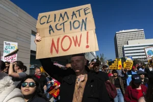 Titolo: “Rapporto ONU: Riscaldamento globale a +2,8°C entro 2100, conseguenze preoccupanti in arrivo”