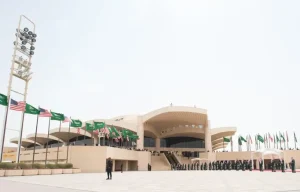 Nuovo attacco degli Houthi all’aeroporto di Riad in Arabia Saudita, scalo evacuato e voli dirottati