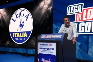 Matteo Salvini riconfermato segretario della Lega con 465 voti: “In Cdm dirò basta soldi e armi all’Ucraina”