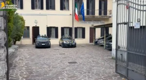 Cittadinanze illecite nel Bresciano, intermediario ai domiciliari. Indagati 2 funzionari