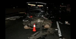 Autista Tesla dormiva usando FSD, si schianta contro pattuglie autostradali: incidente inaccettabile.