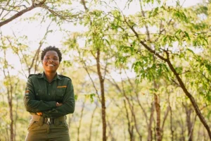 La storia ispiratrice di una delle prime guardie femminili dello Zimbabwe.