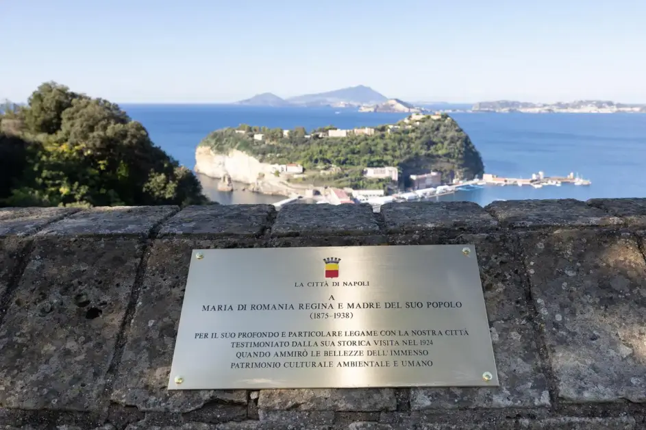 A Napoli una targa commemorativa dedicata alla Regina Maria di Romania