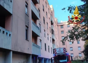 Anziana disabile muore dopo un incendio nel suo appartamento a Milano, 5 feriti