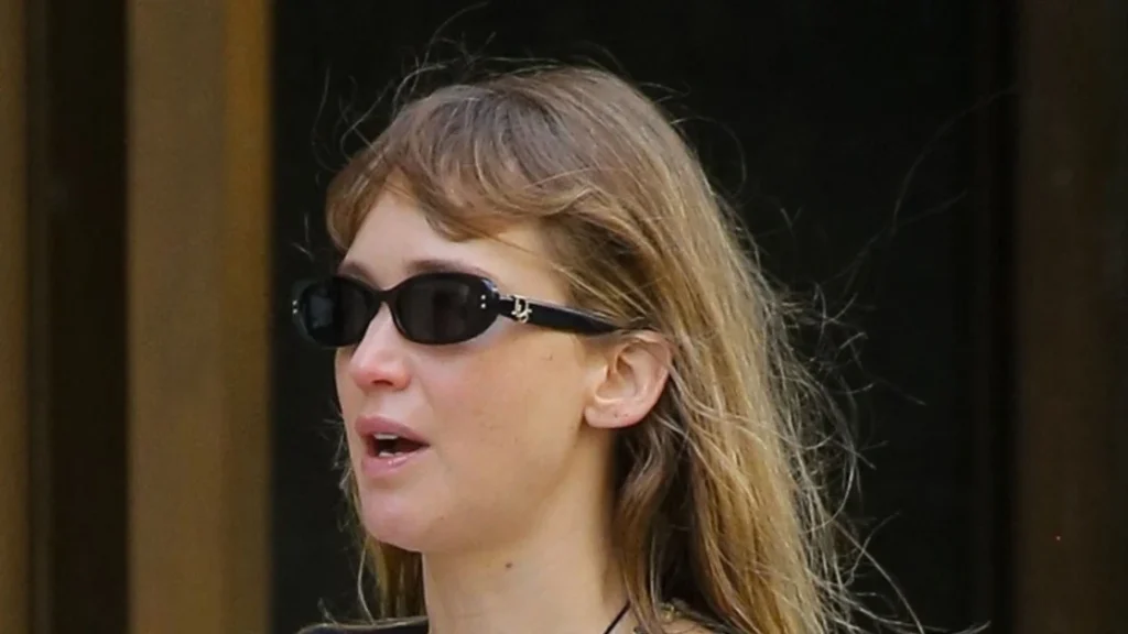 Jennifer Lawrence e Jennifer Aniston amano le stesse flip-flops comode: scopri su Amazon!
