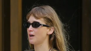 Jennifer Lawrence e Jennifer Aniston amano le stesse flip-flops comode: scopri su Amazon!