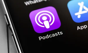 Apple acquisisce team e licenza tecnologie da startup podcast personalizzati Huxe: svelati dettagli accordo.