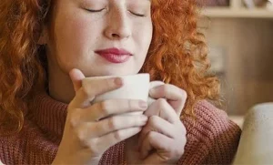 Il ritorno dei piccoli rituali quotidiani: perché dedicarsi a sé aiuta a ritrovare equilibrio e serenità