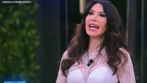 GF Vip 2026, Carmen Di Pietro choc: sogno erotico con camionista; Valeria Marini rivela bacio a donna