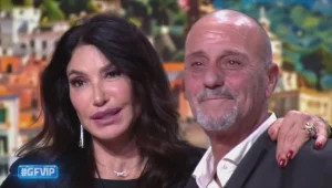 Grande Fratello Vip 2026, Carmen Di Pietro ritrova il primo amore Luigi dopo 40 anni | Video