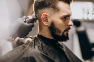 Corso di barberia: competenze e tecniche acquisite durante la formazione.