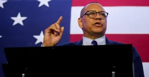 L’ex vice governatore del NJ nega molestie sessuali usando l’IA: una storia di innocenza.