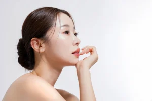La glass skin: la skincare per una pelle effetto vetro impeccabile in 15 parole