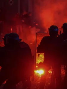 Proteste Milano: identificato 11enne italiano come il più giovane “saccheggiatore”, non è imputabile