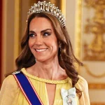 Il nuovo abito di Kate Middleton al banchetto di Stato dell’Oman: un potente messaggio a Meghan e Harry.