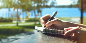 Agenda, liste e pensieri: perché tornare alla carta aiuta a vivere meglio lontano dagli schermi