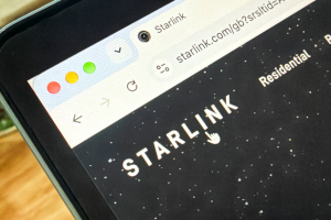 L’India respinge accusa di discriminazione da parte di Elon Musk su lancio Starlink.
