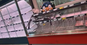 Proteste autotrasportatori in Puglia: supermercati svuotati, scarseggiano gli alimenti. Ultime notizie da UltimeNotizieFlash.