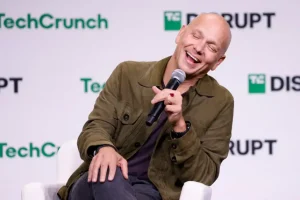 Tony Fadell sul fallimento della prima ondata di dispositivi AI e cosa aspettarsi prossimamente.