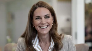 Il trucco di Kate Middleton per bere con eleganza: proviamolo insieme!