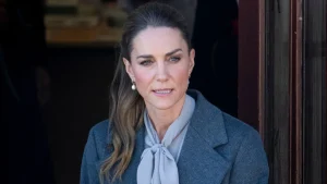 Kate Middleton dimentica sempre questo oggetto inaspettato, con persone che corrono dietro a lei per ricordarglielo.