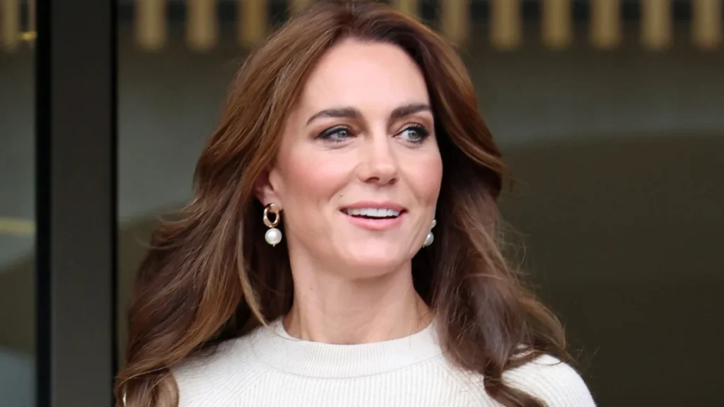 Il delicato collana autunnale di Kate Middleton per esaltare maglioni e jeans accoglienti.