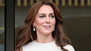Il delicato collana autunnale di Kate Middleton per esaltare maglioni e jeans accoglienti.