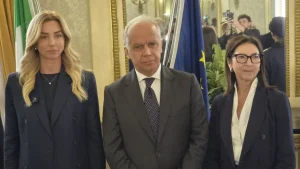 Piantedosi presenta il piano sicurezza a Genova, posto di polizia fisso in centro e alloggi per gli agenti